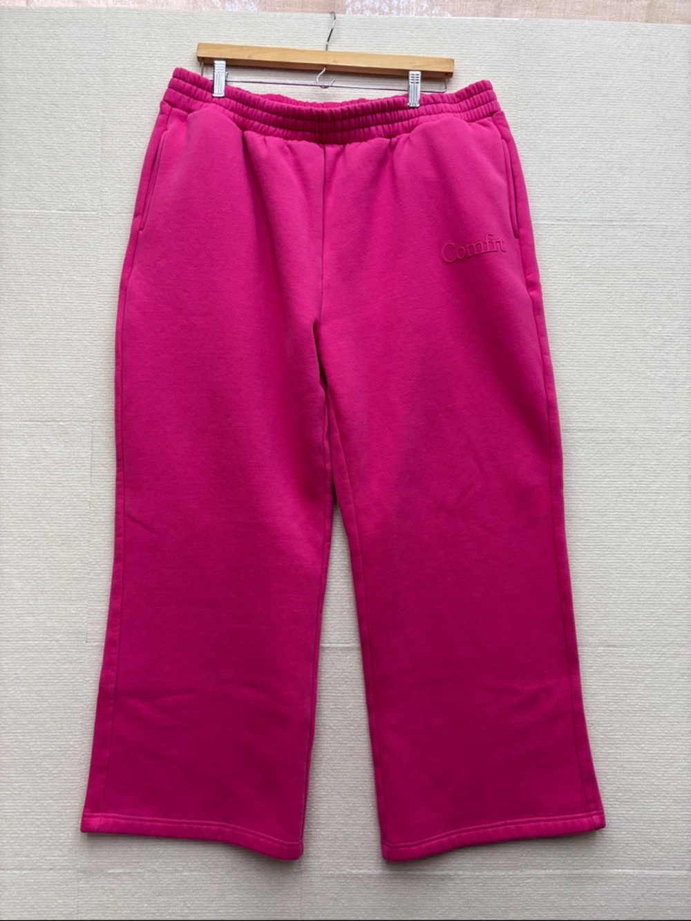 Comfort Women's Wide-Leg Sweatpants in Fuchsia